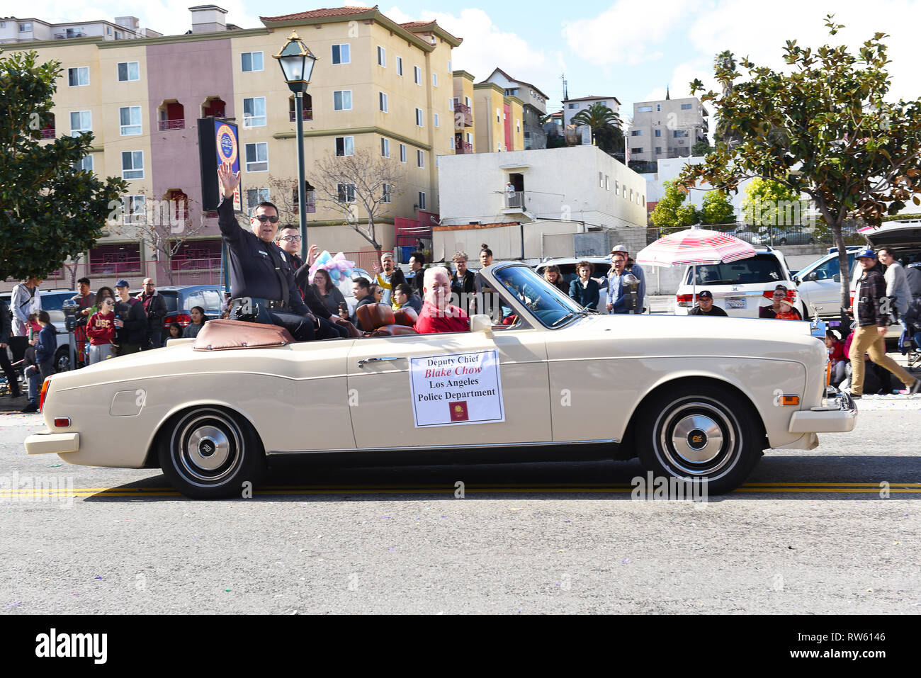 LOS ANGELES - Februar 9, 2019: LAPD stellvertretender Chief Blake Chow Ausritte in die Chinese New Year Parade. Stockfoto