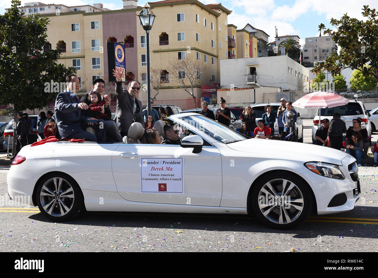 LOS ANGELES - Februar 9, 2019: Derek Ma Präsident der Chinesisch-amerikanische Gemeinschaft Rat Ausritte in die Chinese New Year Parade. Stockfoto