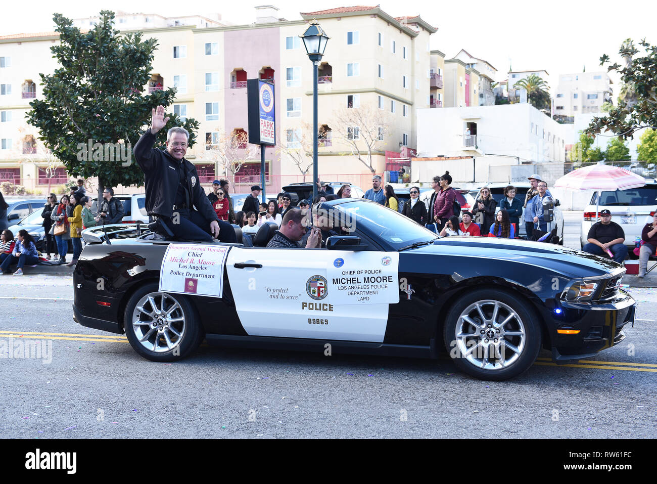 LOS ANGELES - Februar 9, 2019: LAPD Polizeichef Michel Moore Ausritte in die Chinese New Year Parade. Stockfoto
