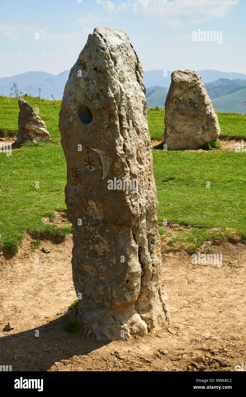 Weiden Vereinbarung (faceria) gedenken cromlech von Aezkoa und Garazi Täler von 1556 bis 2006 bei Iropil Hill (Orbaiceta, Aezkoa, Navarra, Spanien) Stockfoto