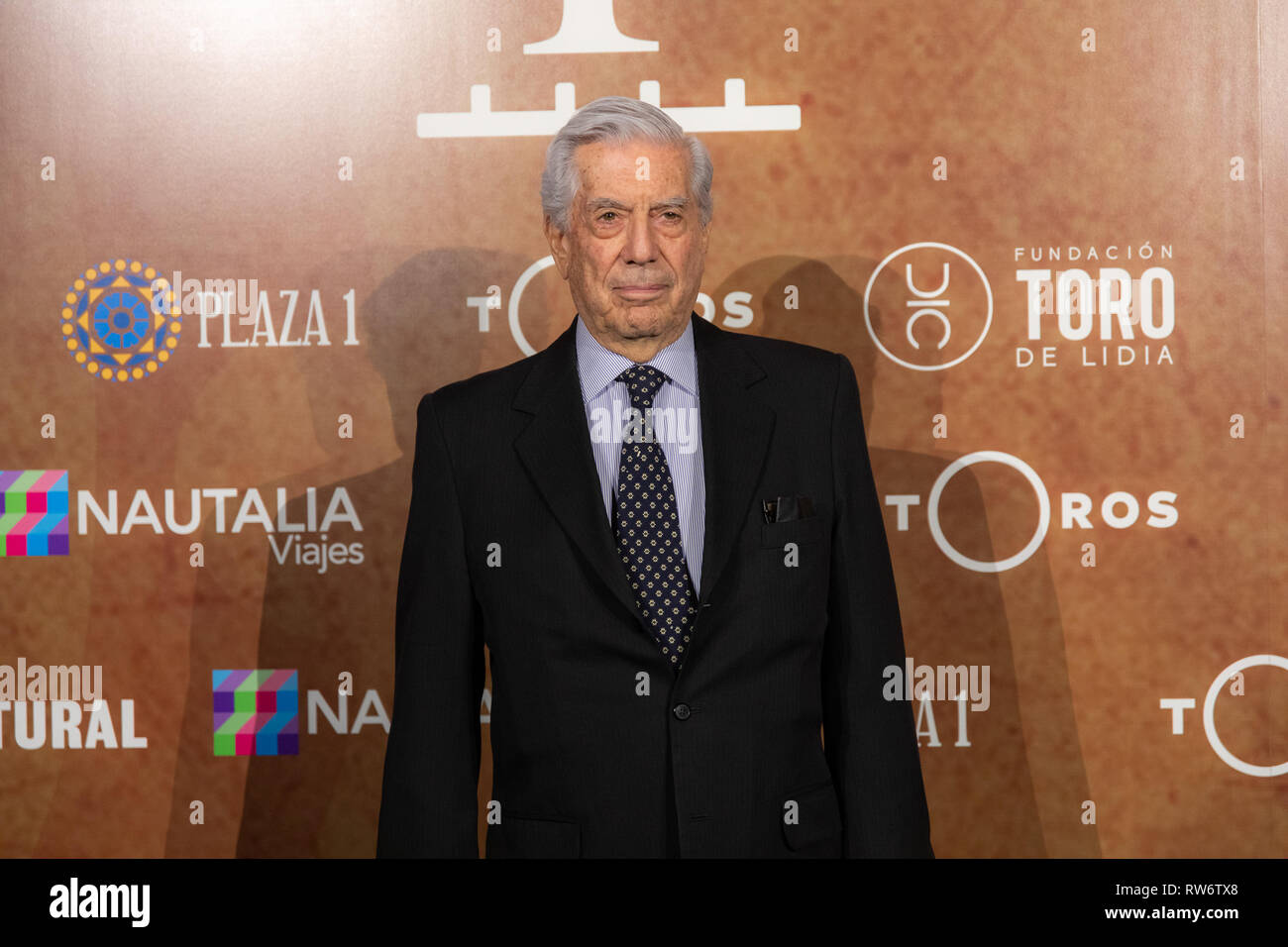 Mario Vargas Llosa während der PX Paquiro Awards Edition in Madrid gesehen. Stockfoto