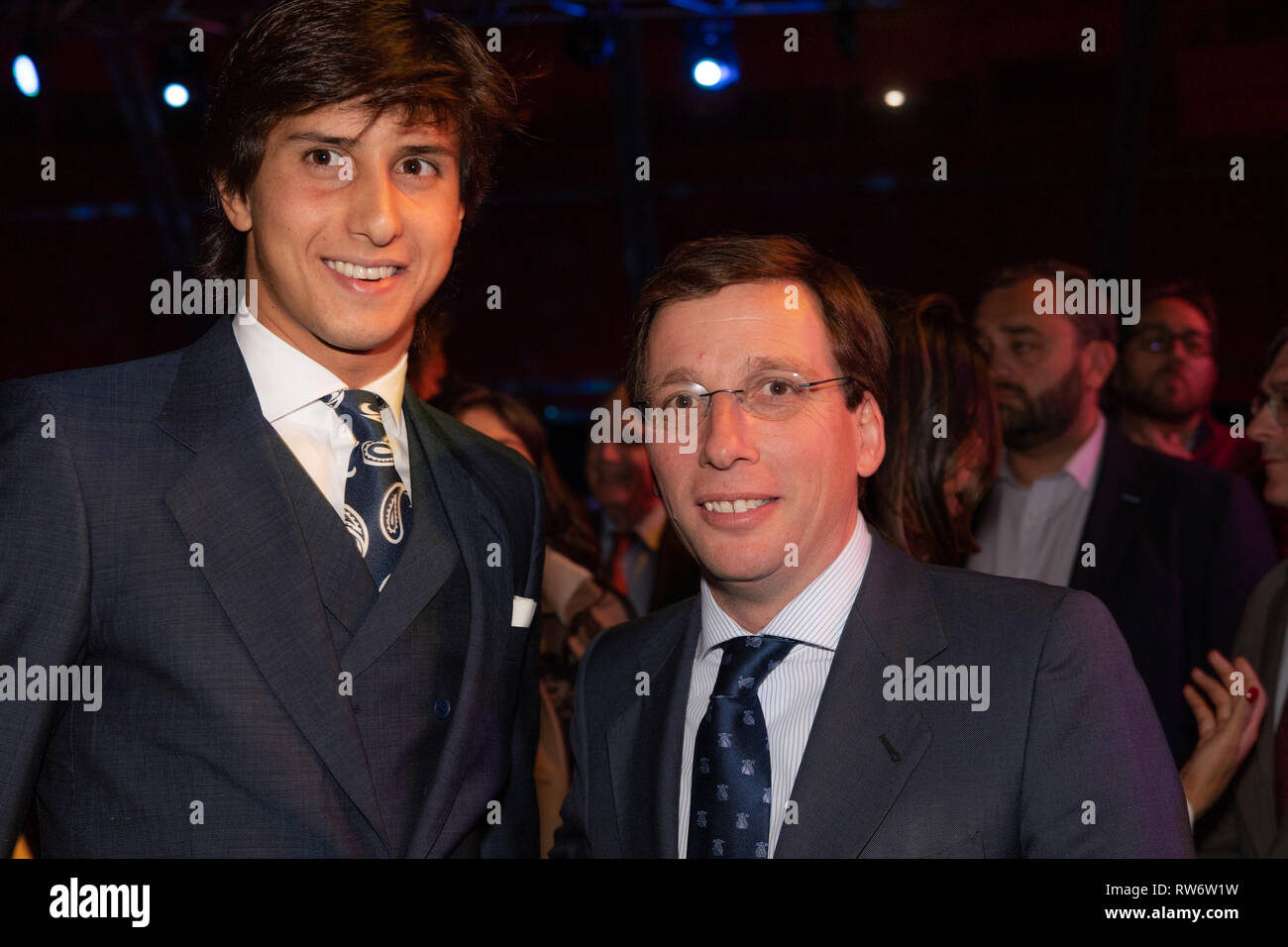 Andres Roca Rey und der Kandidat der Bürgermeister von Madrid Jose Luis Martinez-Almeida während der PX Paquiro Awards Edition in Madrid. Stockfoto