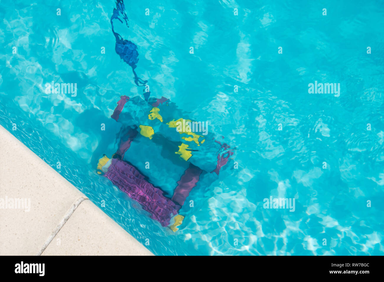 Reinigung Roboter für die Reinigung des unteren Pool. Wartung pool Konzept Stockfoto