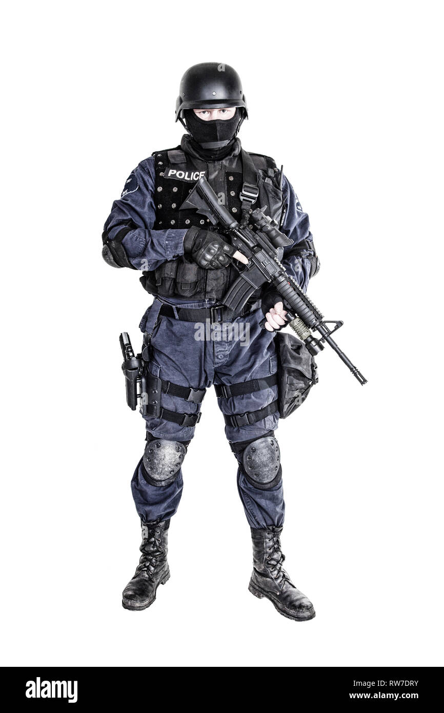 Spezielle Waffen und Taktiken (SWAT) Team Offizier mit seiner Waffe. Stockfoto