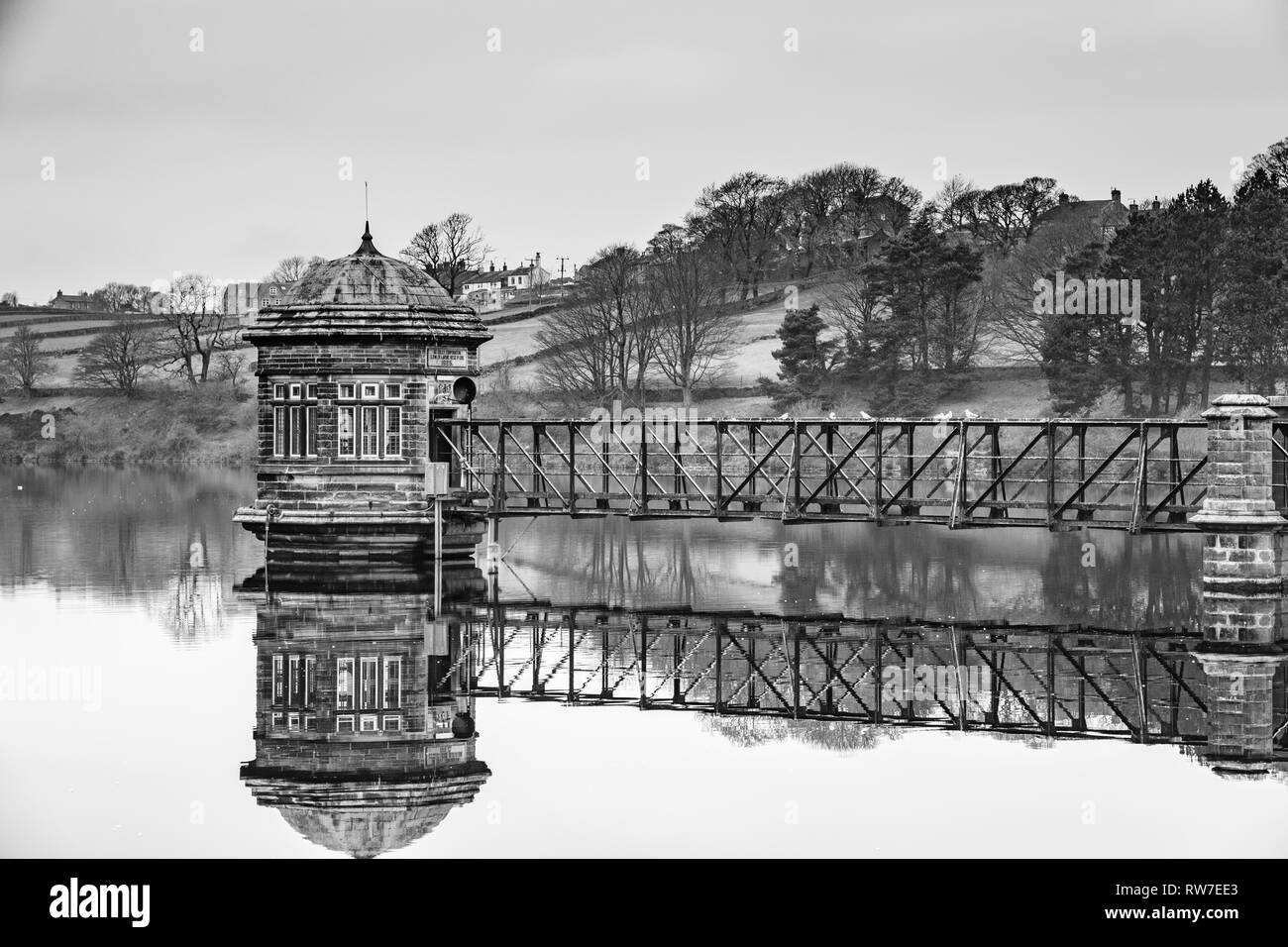 Untere Laithe Reservoir an Stanbury in der Nähe von Haworth, West Yorkshire in England. Stockfoto