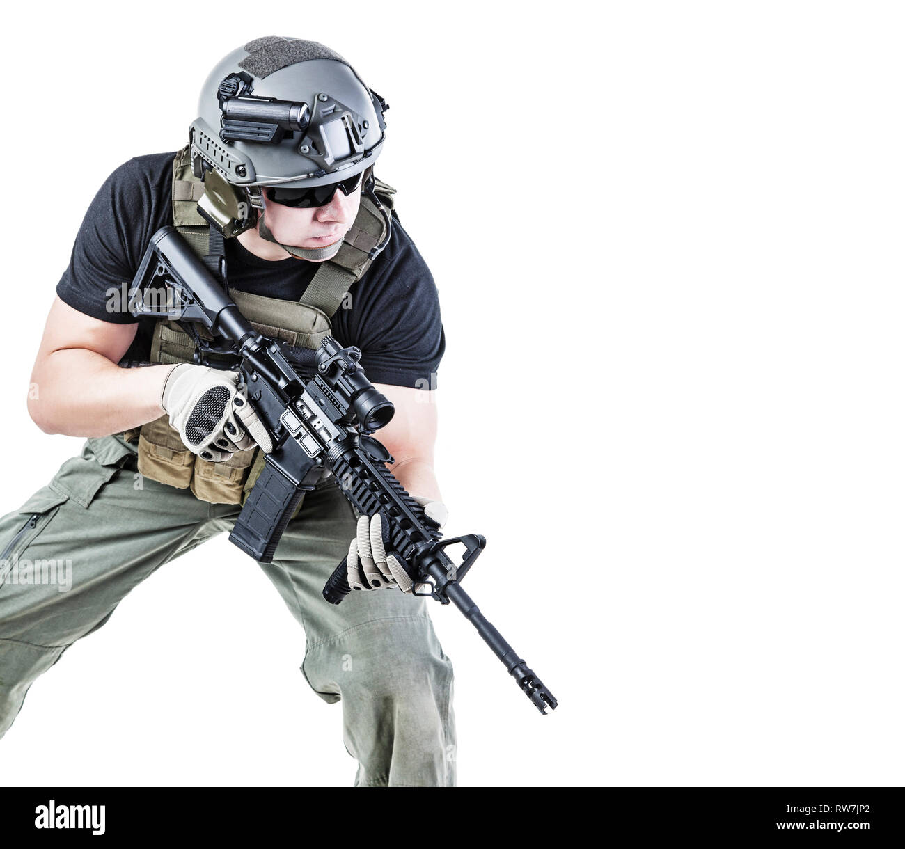 Studio shot von privaten militärischen Auftragnehmer PMC mit Sturmgewehr. Stockfoto
