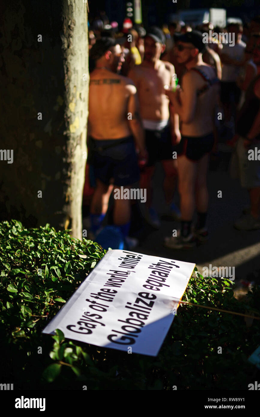 "Wer sie lieben, Madrid liebt Dich" ist das Motto der diesjährigen Ausgabe des WorldPride, der weltweit wichtigsten Veranstaltung für die LGBT-Gemeinschaft. Th Stockfoto