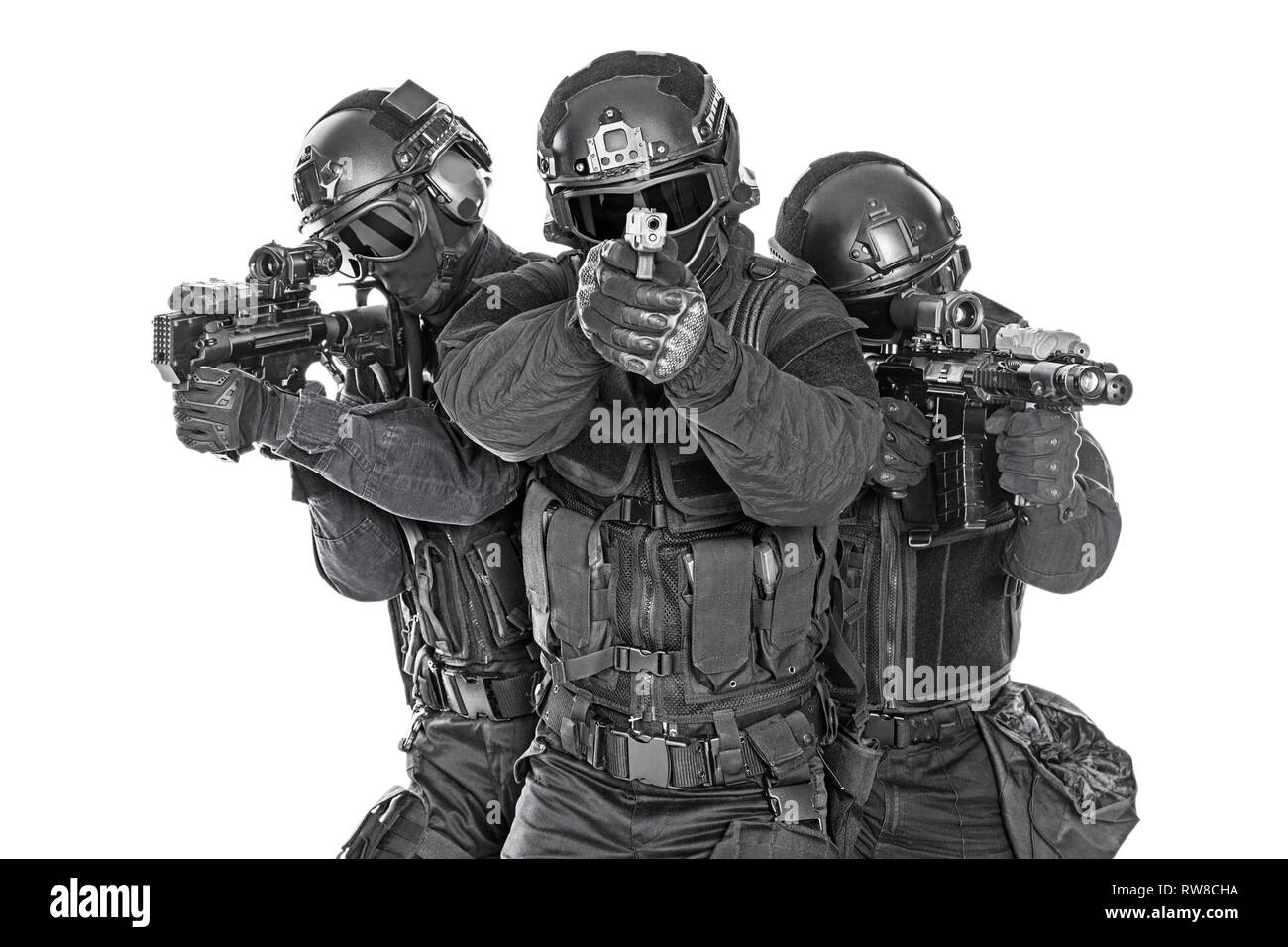Studio shot von SWAT Polizei Spezialeinheiten in schwarzen Uniformen. Stockfoto