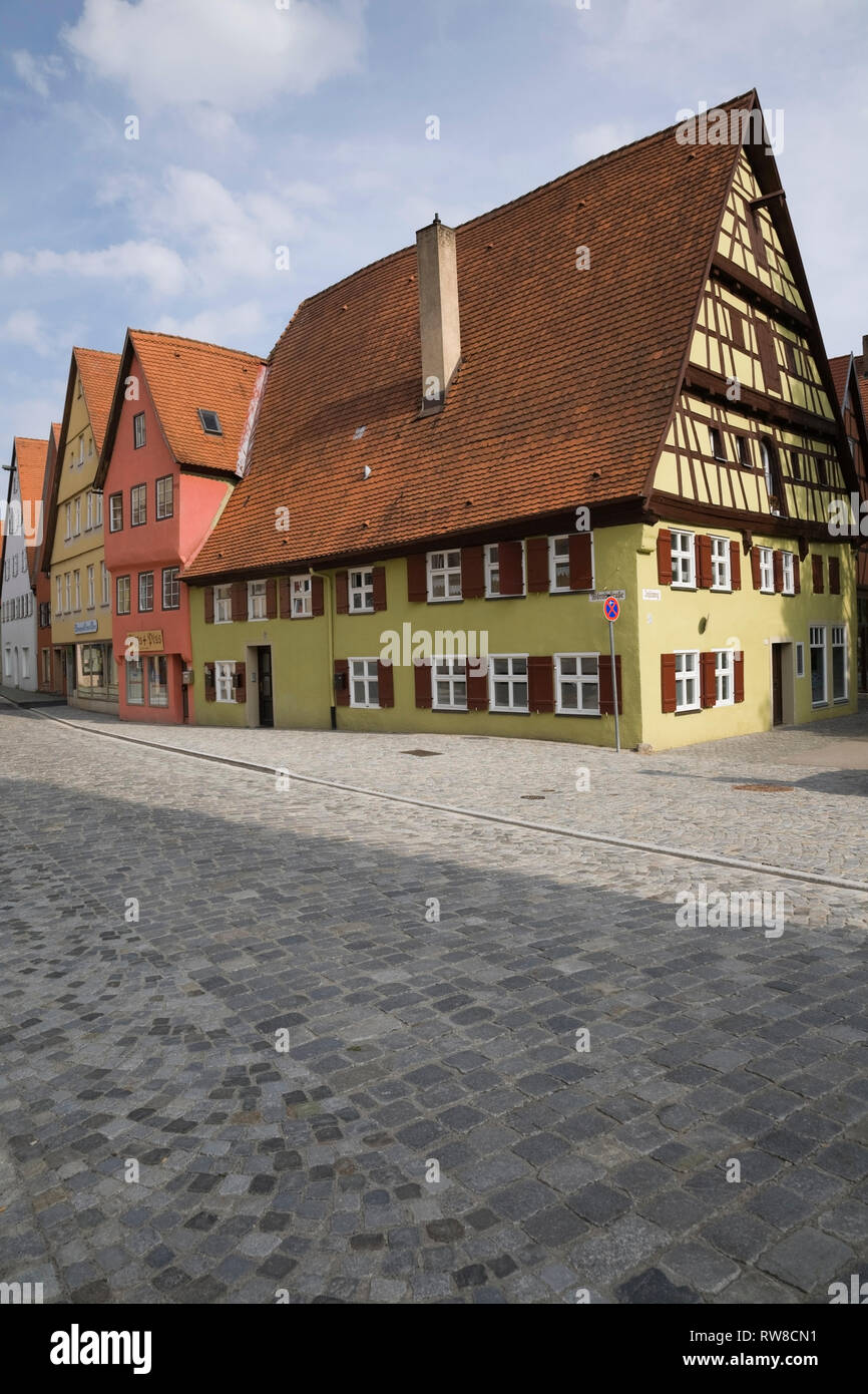 Zuckerbäckerstil kommerzielle und private Apartment Gebäude in der mittelalterlichen Altstadt von Dinkelsbühl im Spätsommer, Deutschland Stockfoto