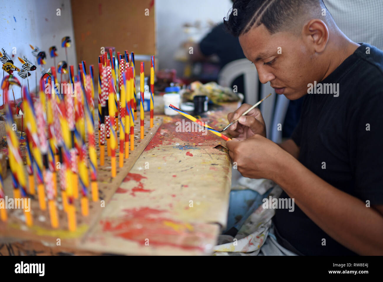 Handgefertigte Masken und Kunsthandwerk Workshop, Studio und Shop in Barranquilla, Kolumbien. Stockfoto