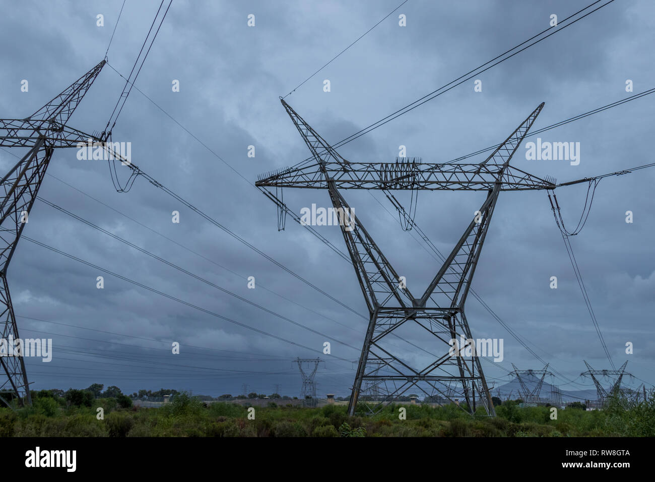 Kapstadt, Südafrika - die Regierung Stromversorgung, Eskom gehört, ist am Rande des Zusammenbruchs, wegen schwerer Korruption und Graft Bild im Querformat Stockfoto