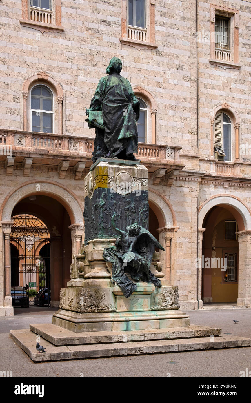 Perugia, Umbrien/Italien - 2018/05/28: Statue der italienischen Renaissance Künstler und Maler von Perugia - Pietro Vannucci, auch bekannt als Pietro Perugino Stockfoto
