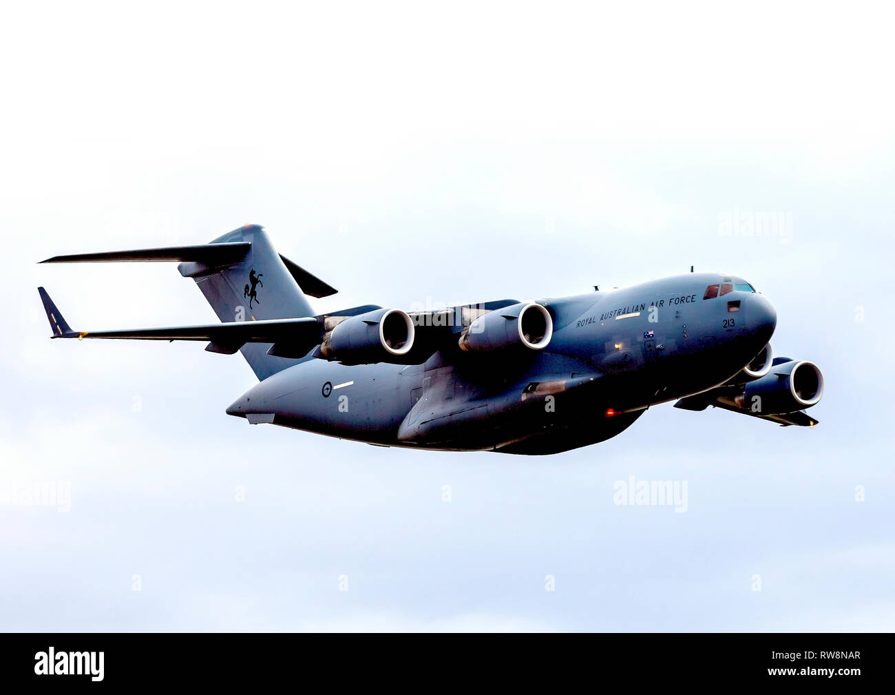 Eine von sechs Royal Australian Air Force Boeing C17 Globemaster 111 Transportflugzeuge flogen bei den Temora Warbirds Downunder 2018 Air Show in Australien Stockfoto