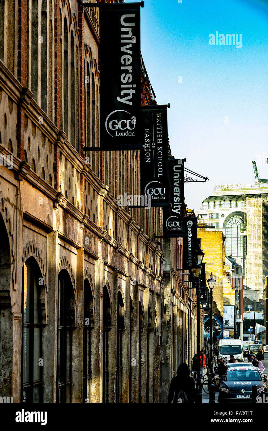 Glasgow Caledonian Uni Campus in der Fashion Street London Stockfoto