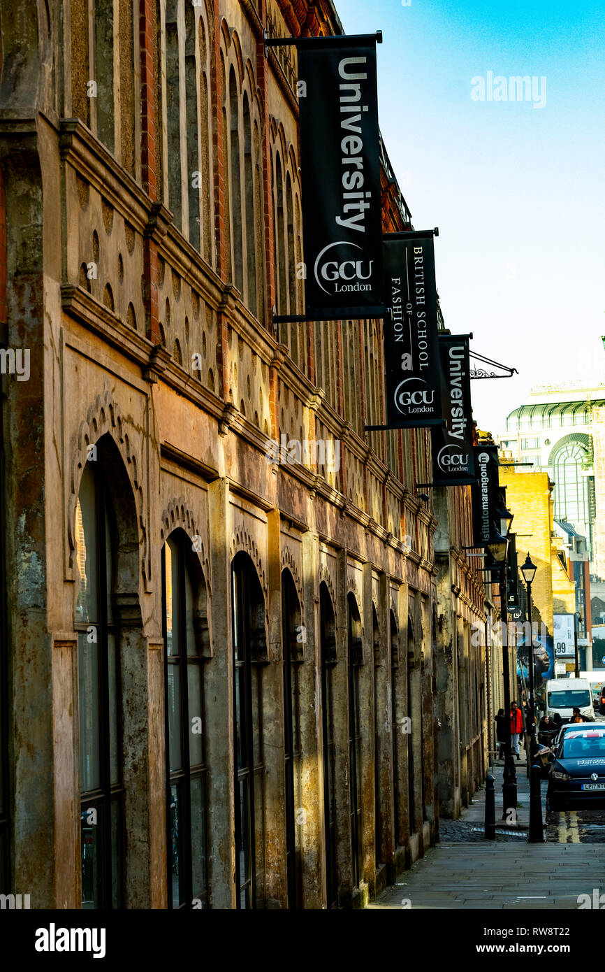 Glasgow Caledonian Uni Campus in der Fashion Street London Stockfoto