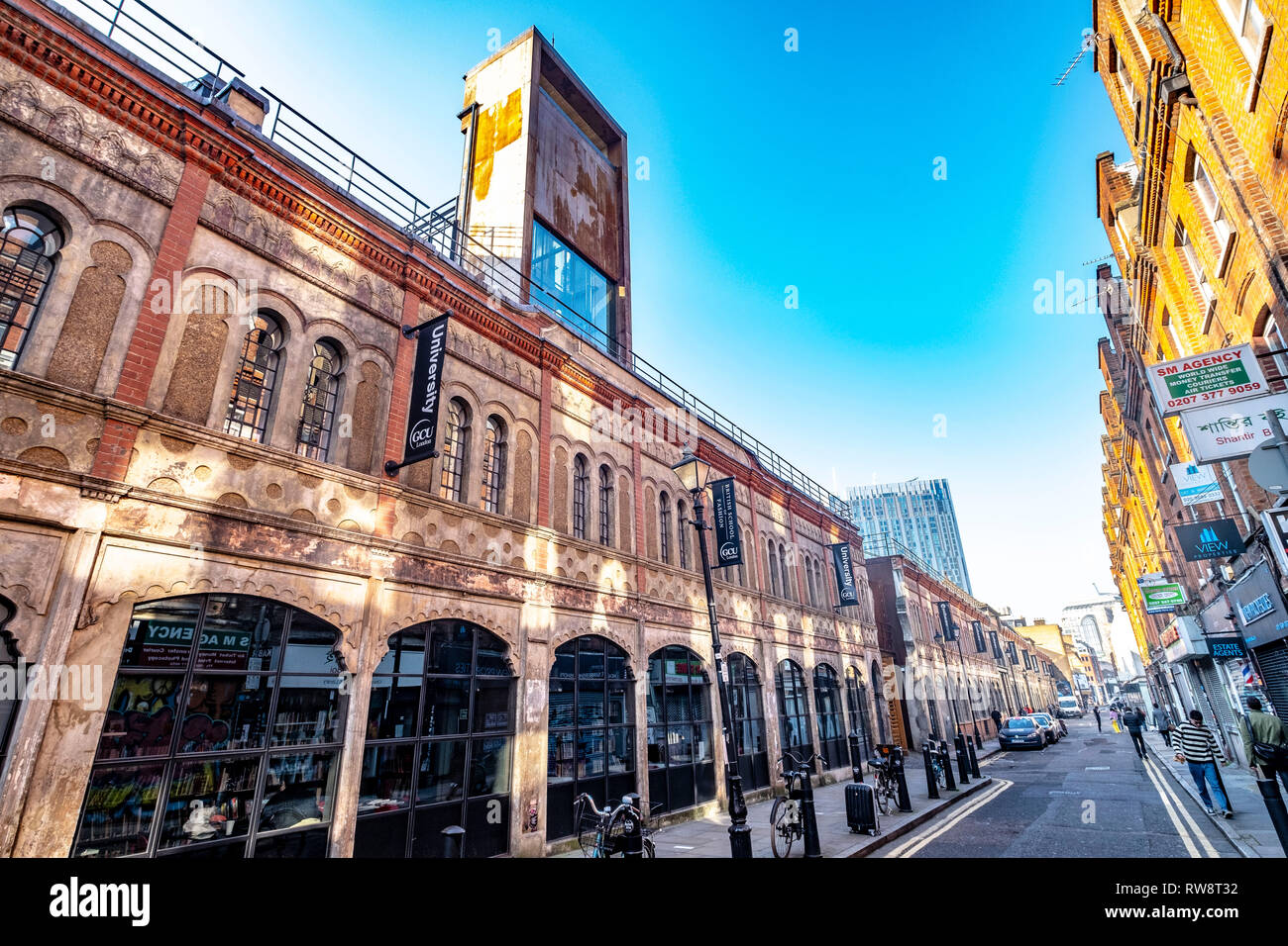 Glasgow Caledonian Uni Campus in der Fashion Street London Stockfoto