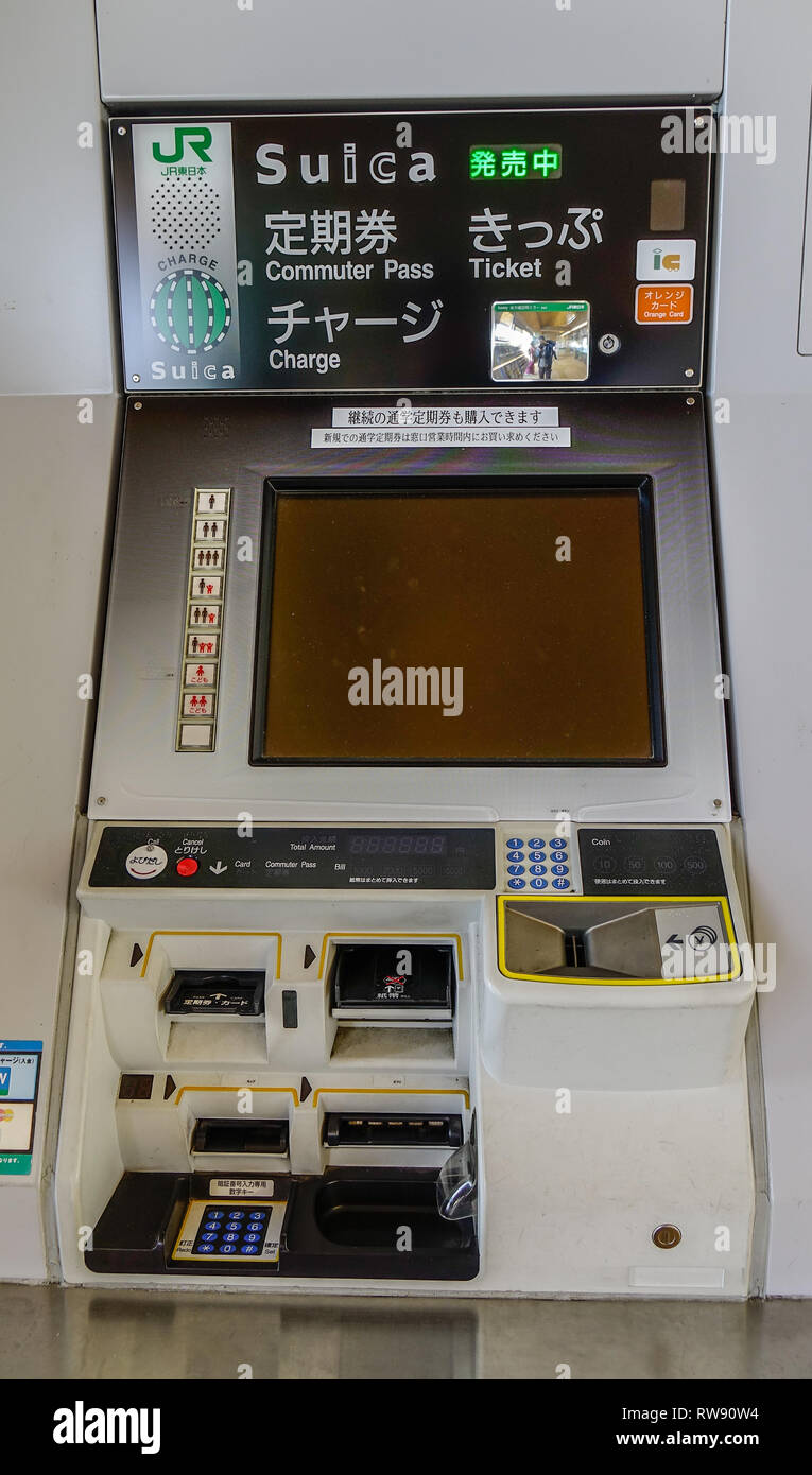 Akita, Japan - 27.September 2017. Fahrkartenautomat am Bahnhof JR. Züge in Japan ist Teil der Kultur und nimmt einen besonderen Platz im täglichen Leben. Stockfoto
