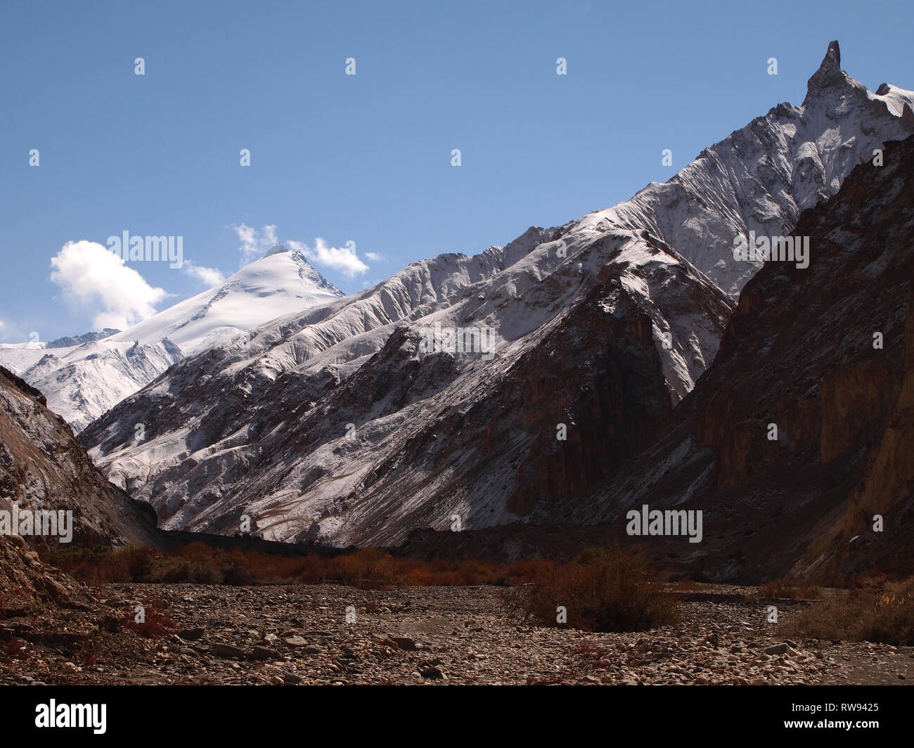 Berglandschaft in der oberen Markha Valley, Ladakh, das Land der Hohen Pässe Stockfoto