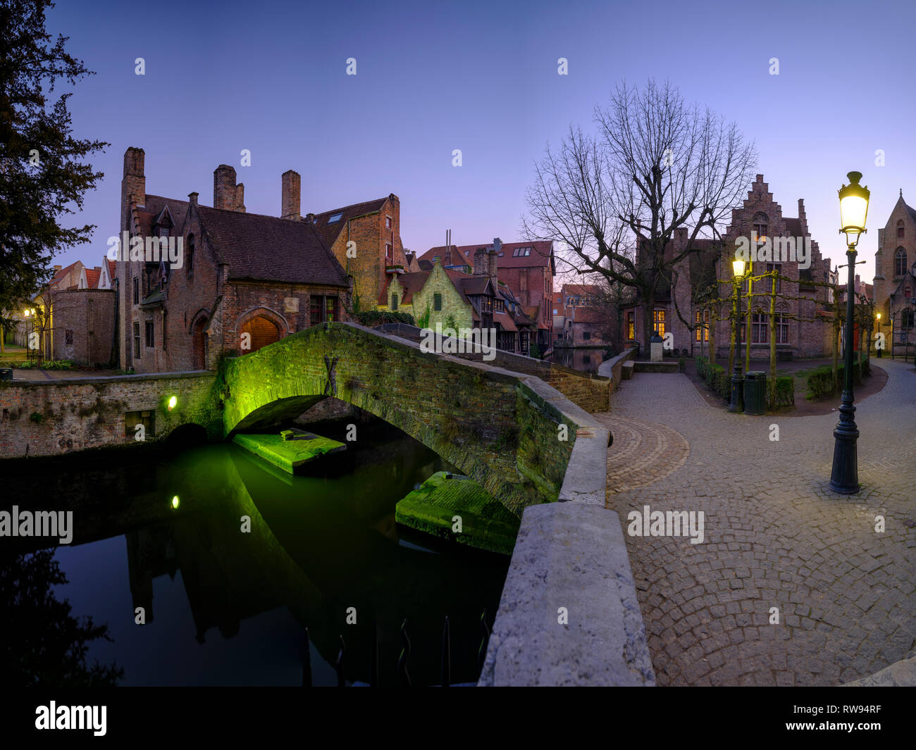 In der Nacht geschossen von bonifacius Brücke in Brügge, Belgien. Stockfoto