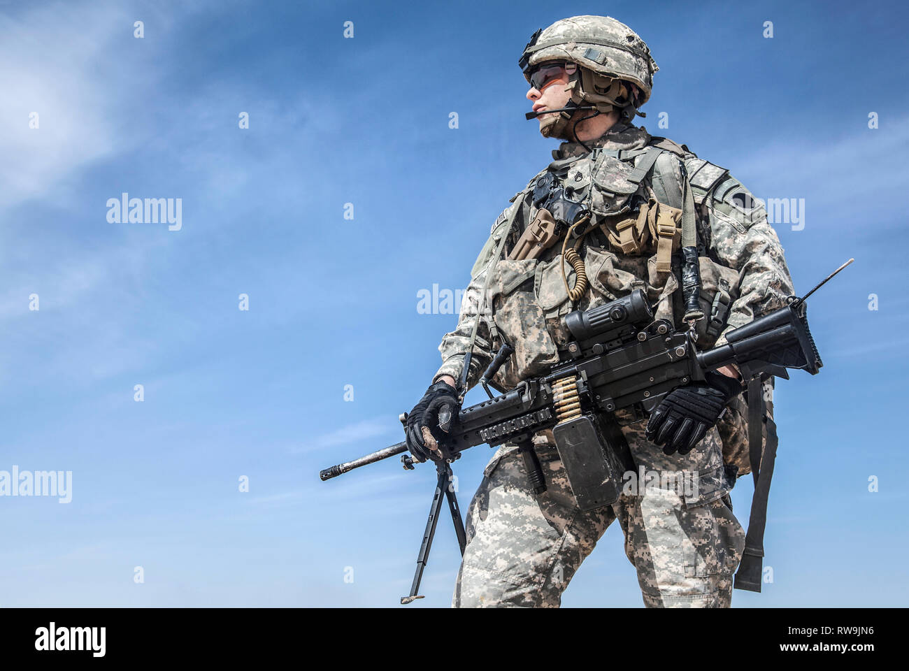 Portrait von United airborne Staaten Infanterie Corporal mit Maschinengewehr. Stockfoto
