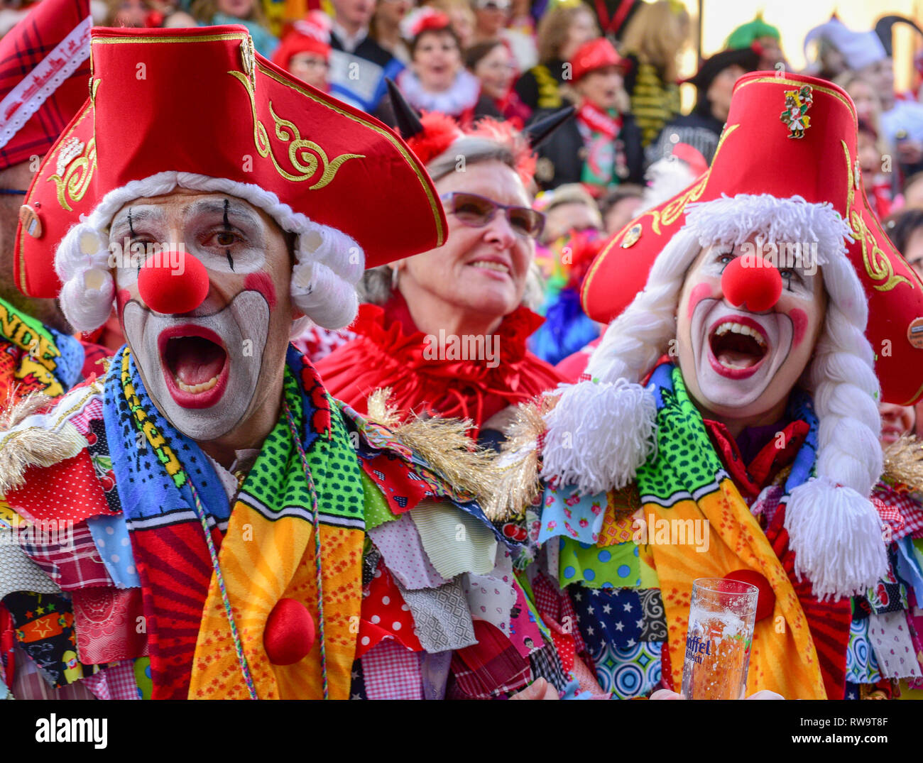 Jecken feiern Karneval in Köln Stockfoto