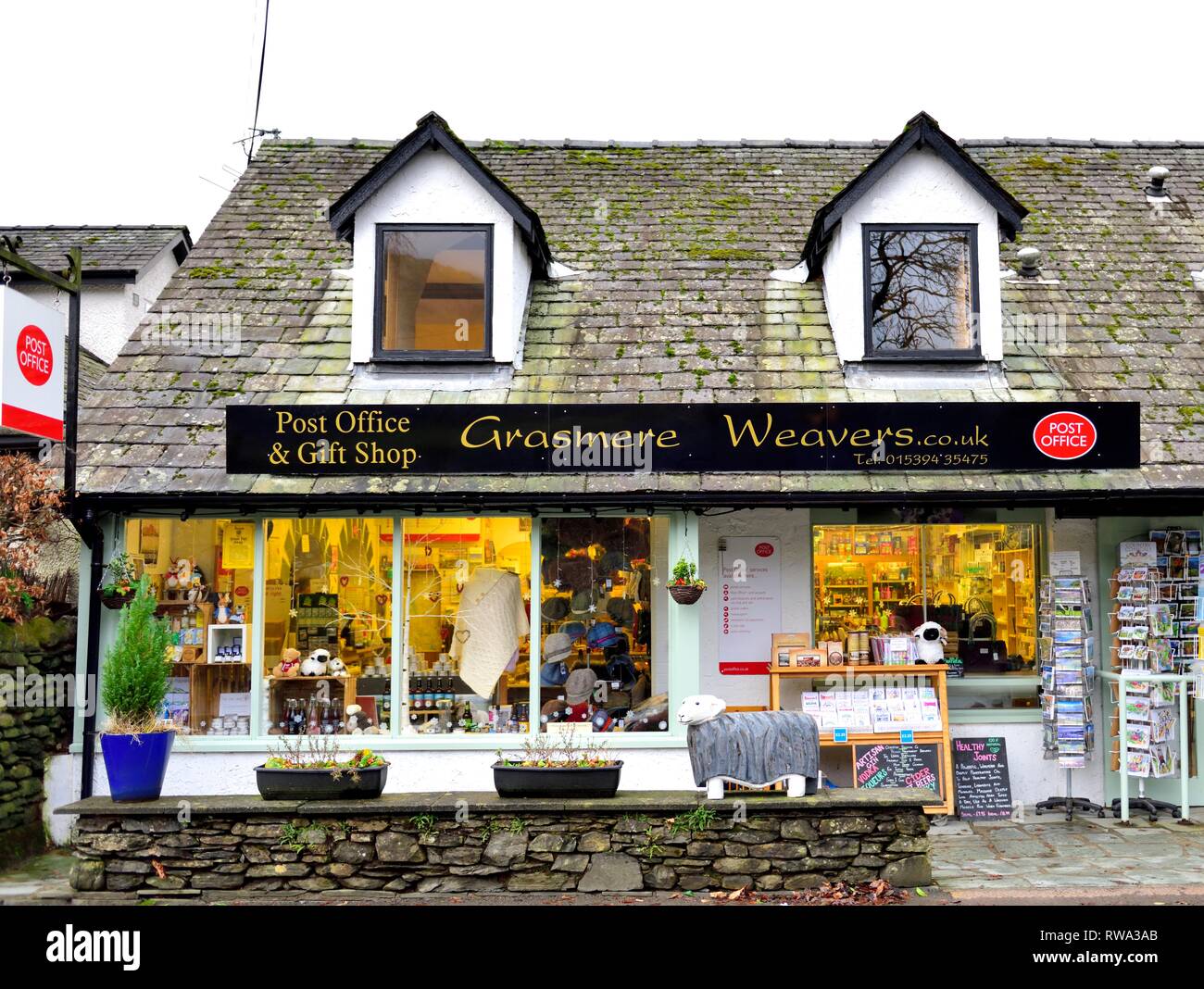 Grasmere Post & Geschenke Shop, Lake District, Cumbria, England, Großbritannien Stockfoto