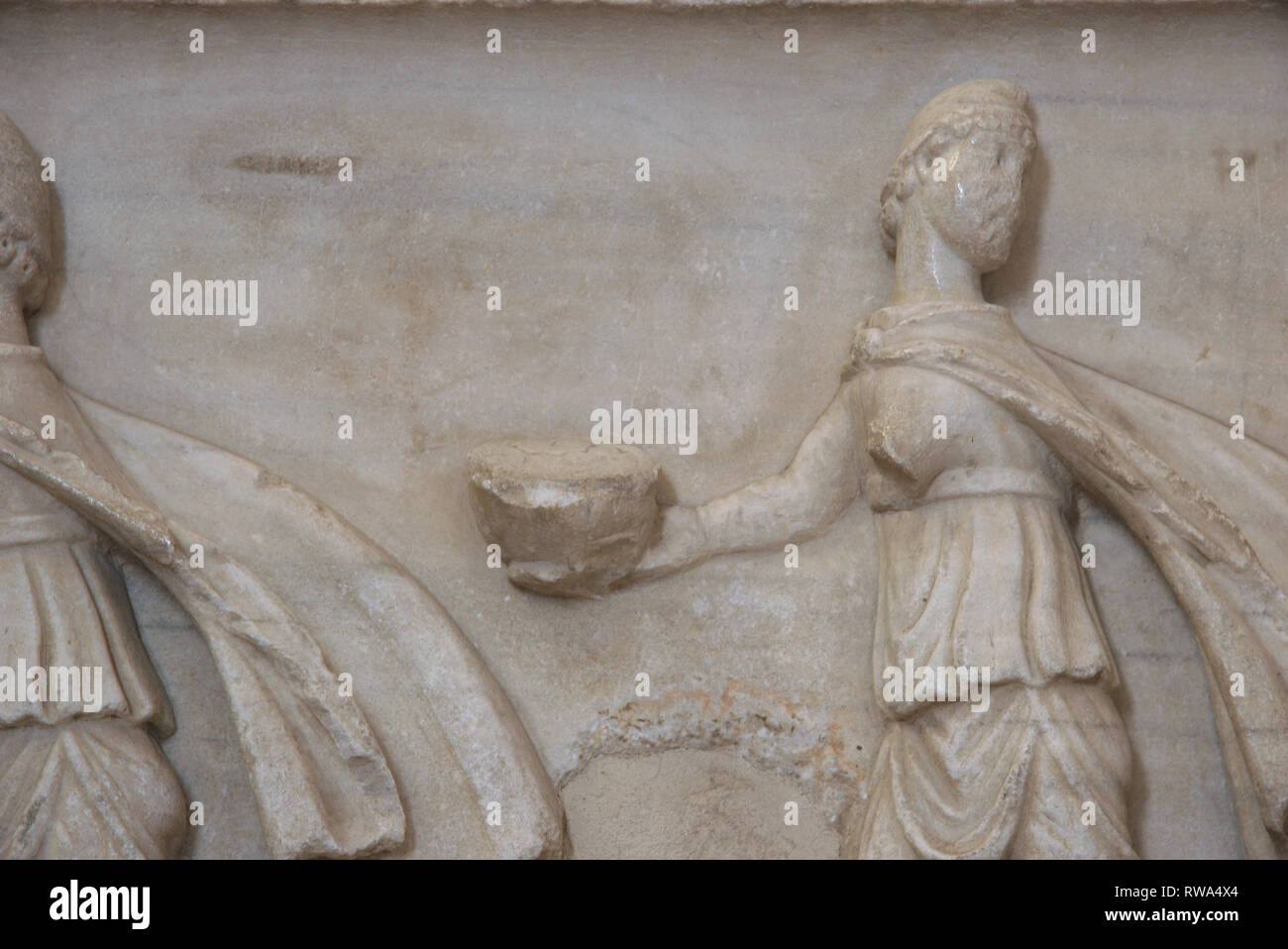 Italien. Ravenna. Basilika von San Vitale. Sarkophag des Isachius. Anbetung der Heiligen Drei Könige. Im 5. und im 7. Jahrhundert wiederverwendet. Stockfoto