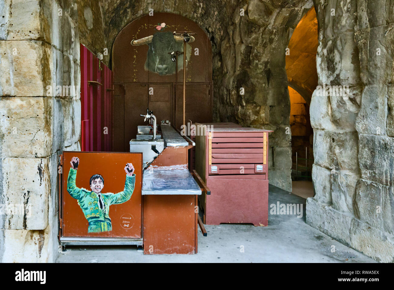 Liebhaber bar in der Arena von Nimes, Frankreich Stockfoto