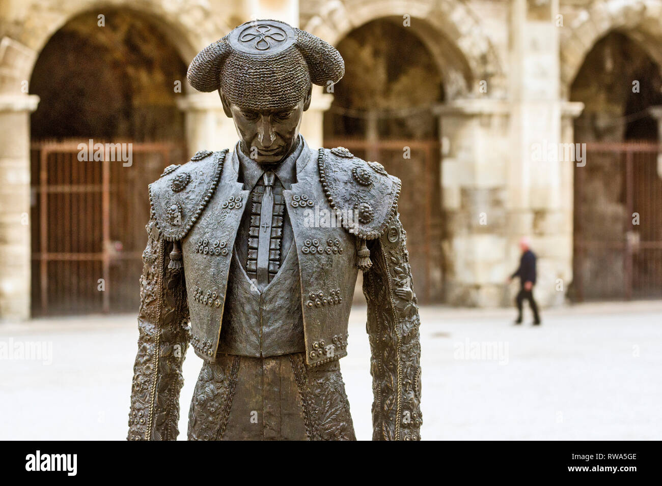 Bronze Skulptur von Nimeño II, Denkmal für stierkämpfer Christian Montcouquiol vor der Arena in Nimes, Frankreich Stockfoto