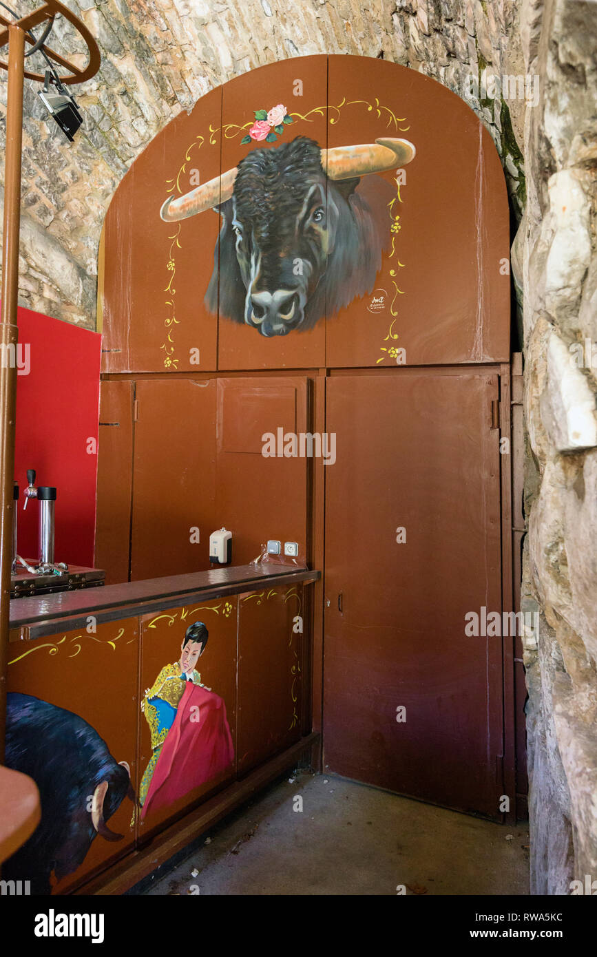 Liebhaber bar in der Arena von Nimes, Frankreich Stockfoto