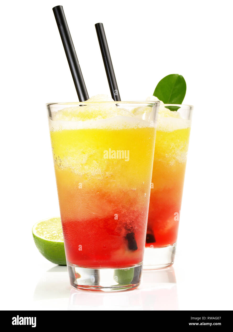 Gefrorene Campari Orange Cocktail auf weißem Hintergrund Stockfotografie -  Alamy