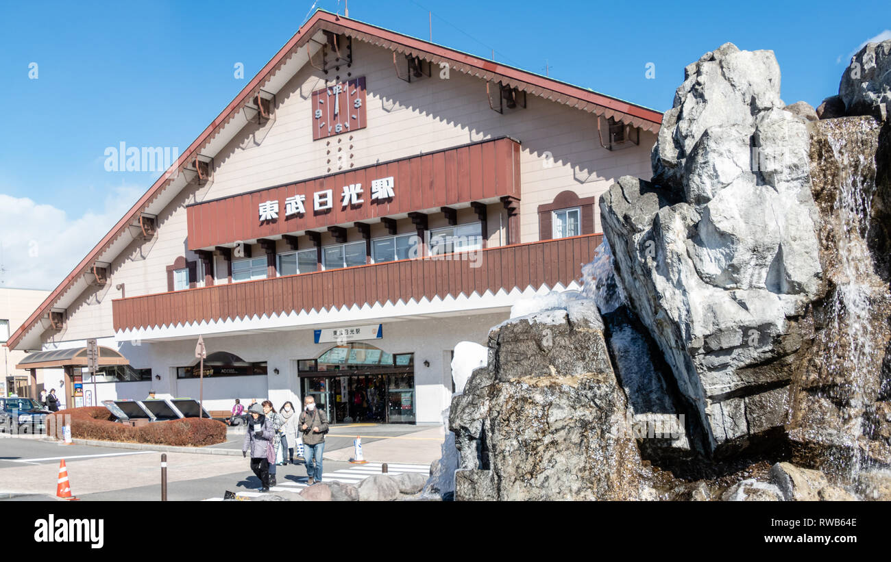 NIKKO, JAPAN - Februar 2, 2019: Nikko Bahnhof, Bahnhof an der Tobu Nikko Linie Stockfoto