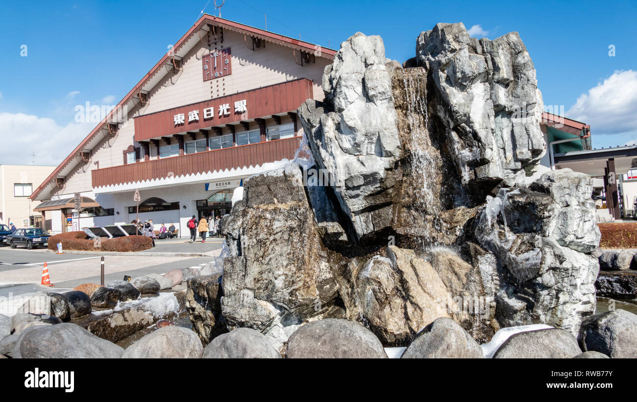 NIKKO, JAPAN - Februar 2, 2019: Nikko Bahnhof, Bahnhof an der Tobu Nikko Linie Stockfoto