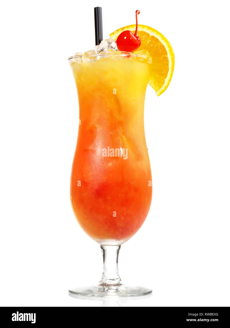Mai Tai Cocktail auf weißem Hintergrund Stockfoto
