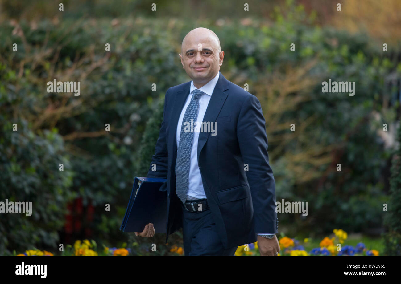 Downing Street, London, UK. Vom 5. März 2019. Sajid Javid, Staatssekretärin des Home Abteilung Home Secretary, in Downing Street für die wöchentliche Kabinettssitzung. Credit: Malcolm Park/Alamy Leben Nachrichten. Stockfoto