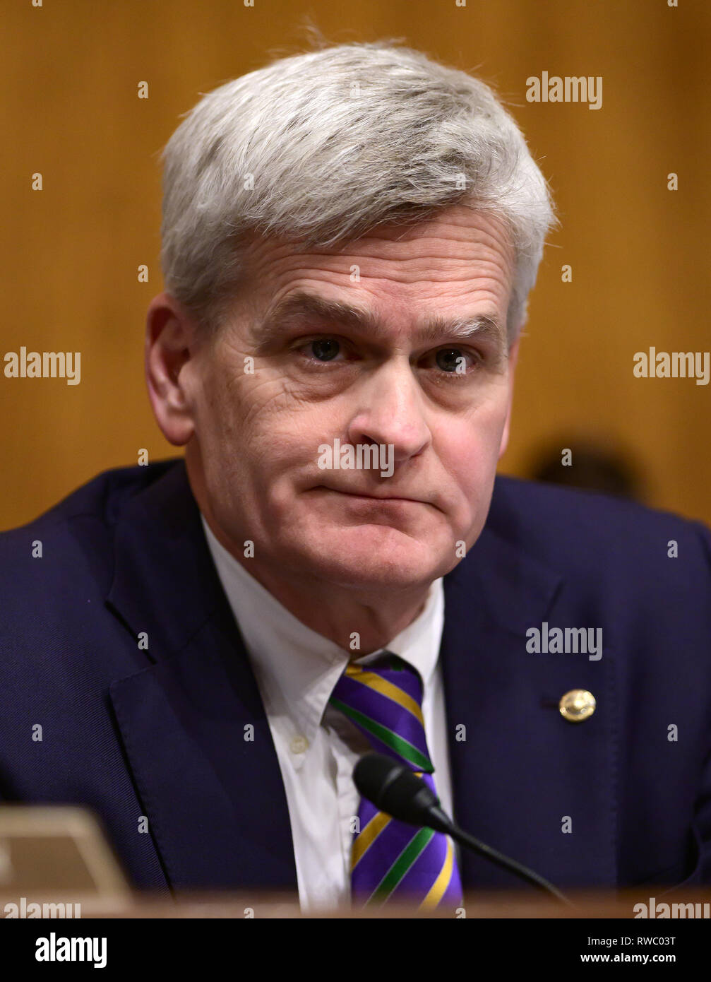 Washington, District of Columbia, USA. 5 Mär, 2019. United States Senator Bill Cassidy (Republikaner von Louisiana) den Vorsitz im Senat der Vereinigten Staaten Ausschuss für Gesundheit, Bildung, Arbeit und Pensionen Ausschuss Anhörung auf ''Impfstoffe retten Leben: Was treibt die vermeidbaren Krankheiten?" "auf dem Capitol Hill in Washington, DC am Dienstag, 5. März 2018 Credit: Ron Sachs/CNP/ZUMA Draht/Alamy leben Nachrichten Stockfoto