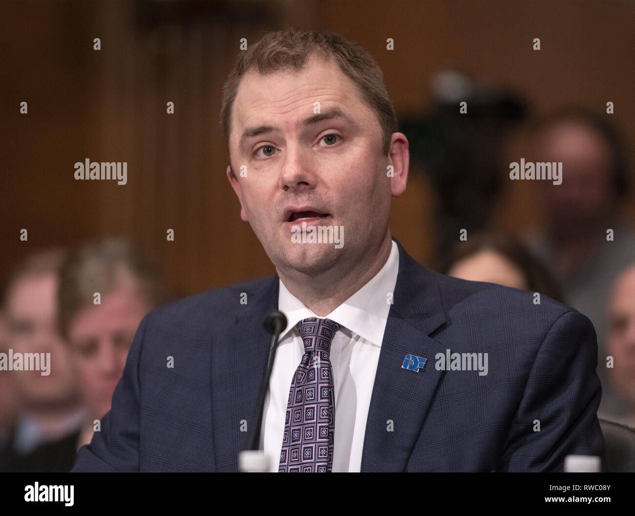 Washington, District of Columbia, USA. 5 Mär, 2019. John Boyle, Präsident und CEO, Immune Deficiency Foundation, Towson, Maryland bezeugt, während der Senat der Vereinigten Staaten Ausschuss für Gesundheit, Bildung, Arbeit und Pensionen Ausschuss Anhörung auf ''Impfstoffe retten Leben: Was treibt die vermeidbaren Krankheiten?" "auf dem Capitol Hill in Washington, DC am Dienstag, 5. März 2018 Credit: Ron Sachs/CNP/ZUMA Draht/Alamy leben Nachrichten Stockfoto