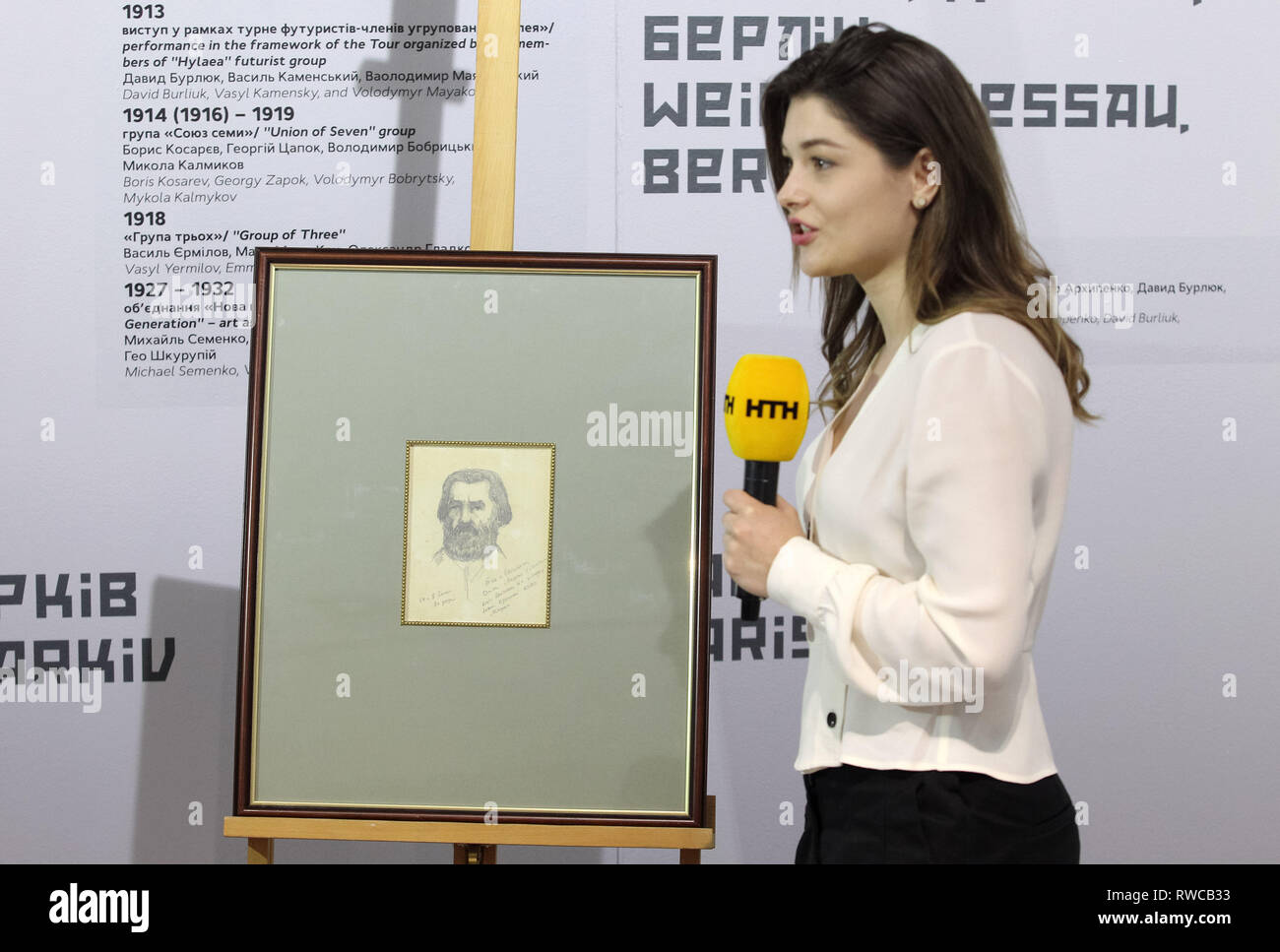 März 6, 2019 Kiew, Ukraine Ein ukrainischen Journalisten steht