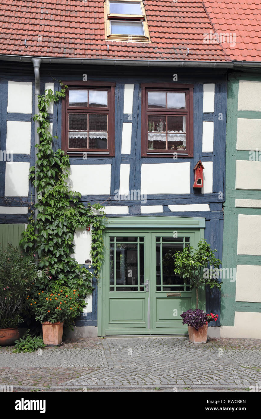 Schiefe Fachwerkhaus in der Uckermark in Deutschland Stockfoto