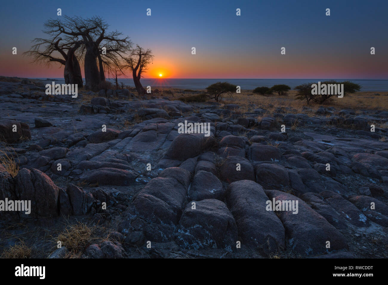 Sonnenaufgang an der Kubu Insel Stockfoto