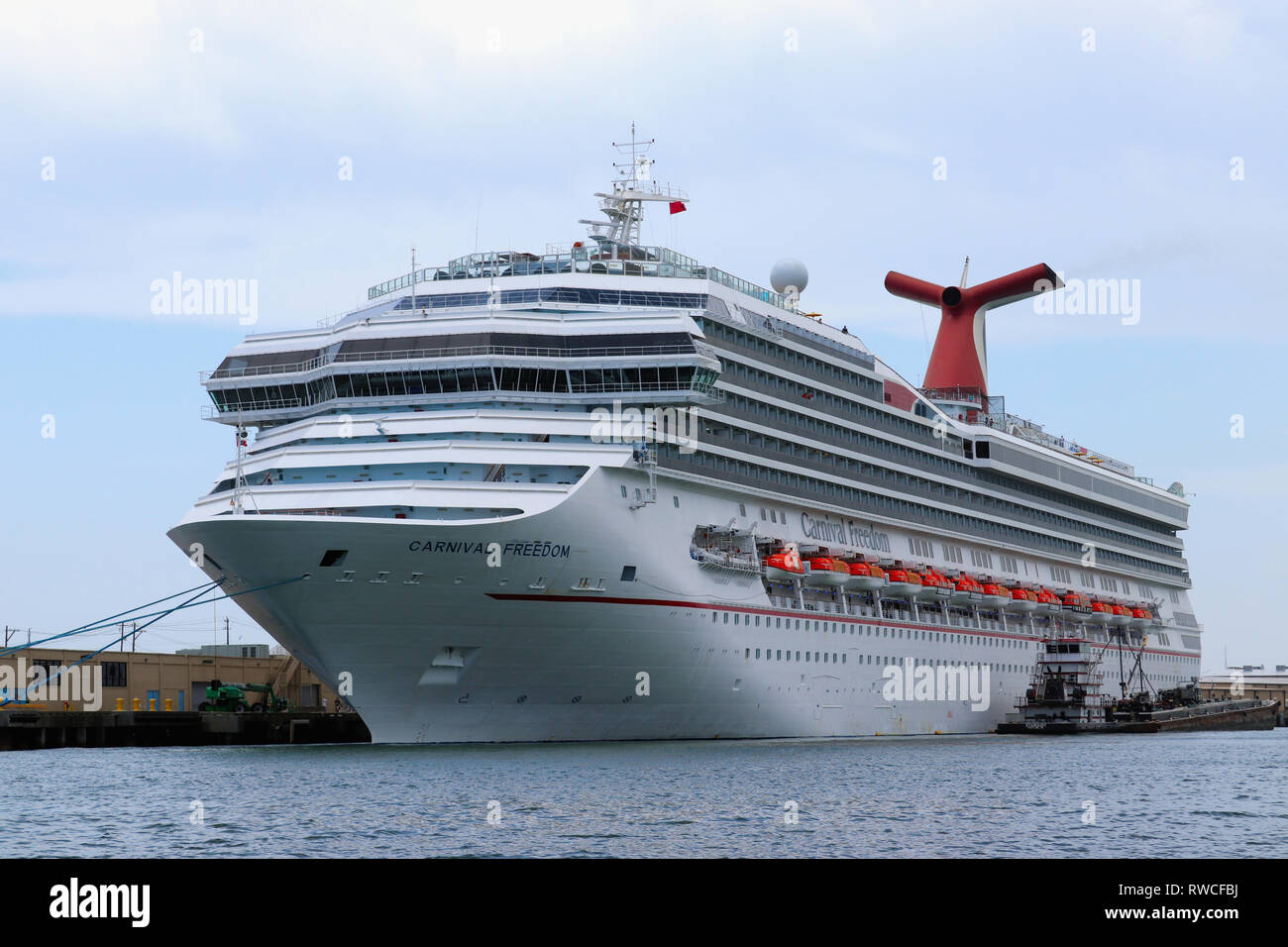 GALVESTON, Texas, USA - Juni 9, 2018: Carnival Freedom Cruise Liner, im Hafen von Galveston, Texas angedockt. Durch die Carnival Cruise Line betrieben. Stockfoto