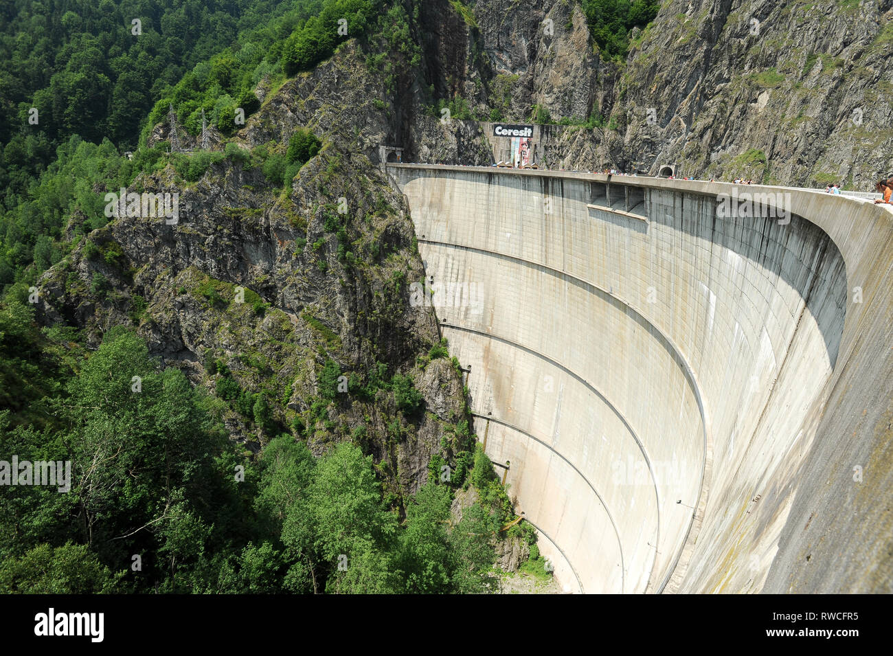 Vidraru dam on arges river Fotos und Bildmaterial in hoher Auflösung