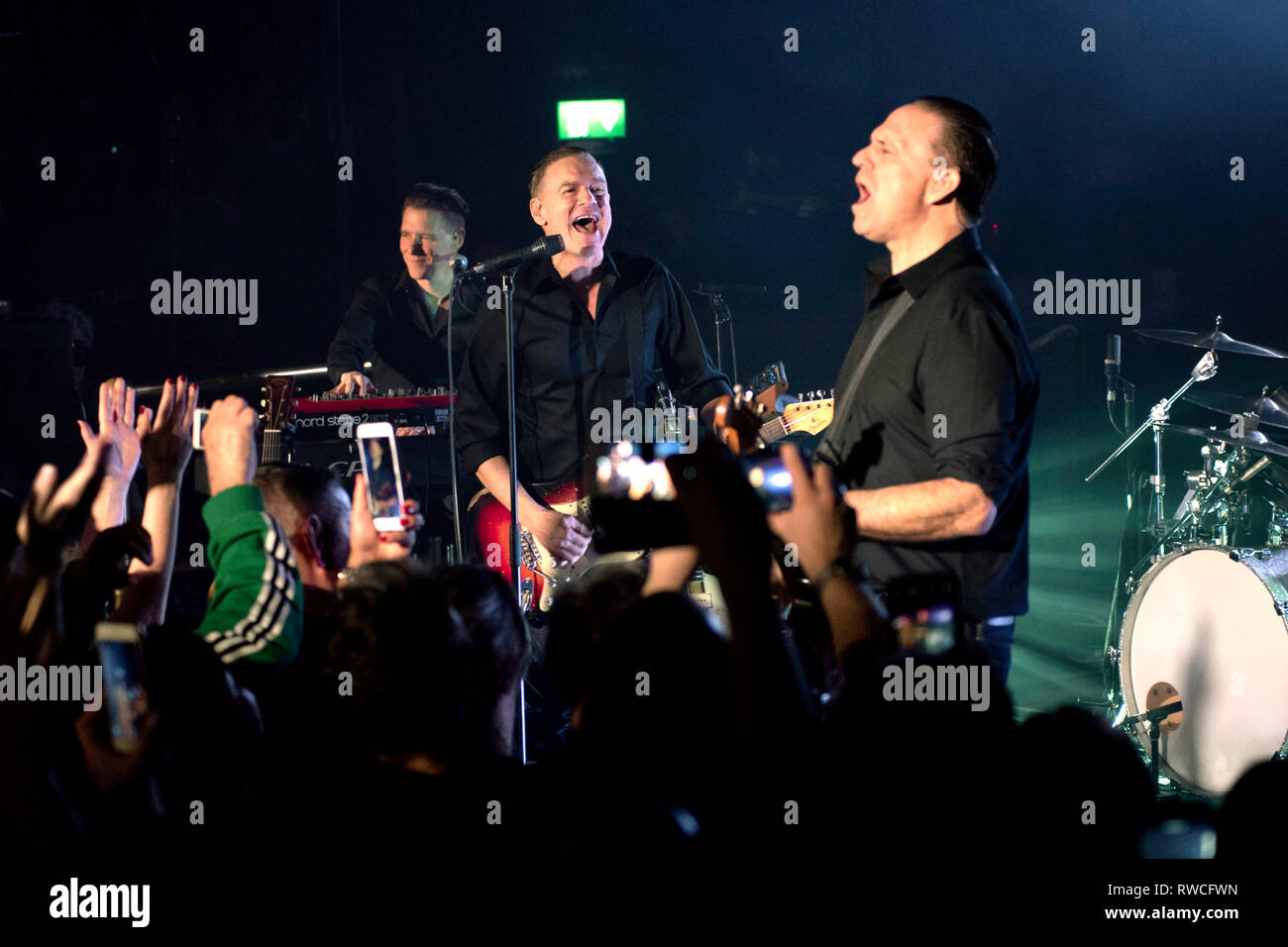 Bryan Adams Anfang der Show an Pryzm. Stockfoto