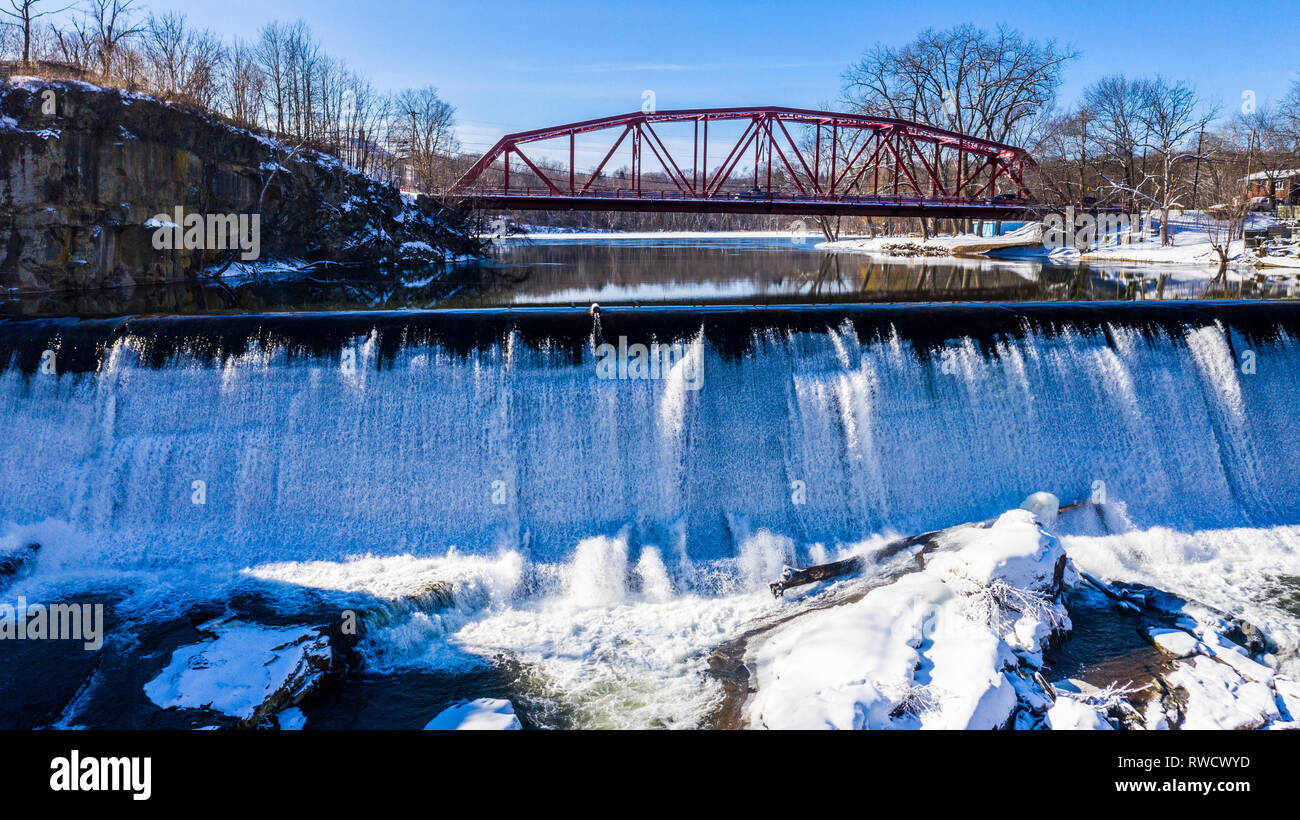 Brücke über Esopus Creek, Wasserfall, Saugerties, Ulster County, NY, USA Stockfoto