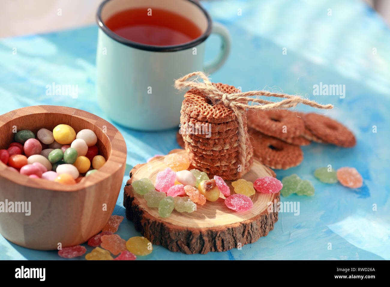 Schönen Frühling Tulpen auf einem Hintergrund im Studio Stockfoto