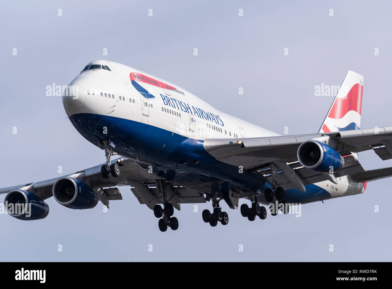 British Airways Boeing 747 Jumbo Jet Jet Flugzeug Flugzeug G-BYGG landet am London Heathrow Airport, Großbritannien Stockfoto
