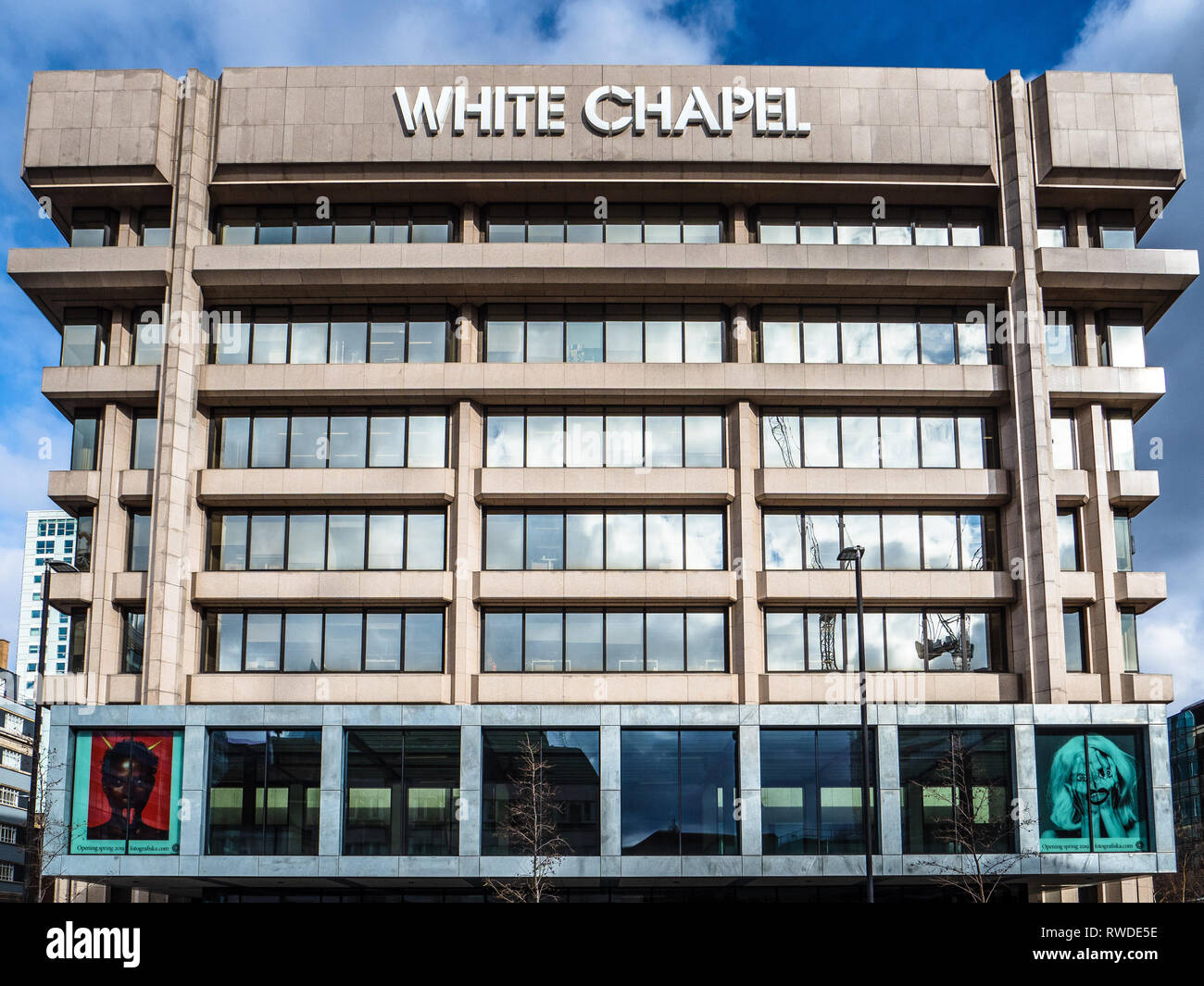 Das White Chapel Building in Whitechapel East London - ein Büroblock aus den 1980er Jahren, der von Fletcher Priest Architects 2019 nach einem Entwurf renoviert wurde. Stockfoto