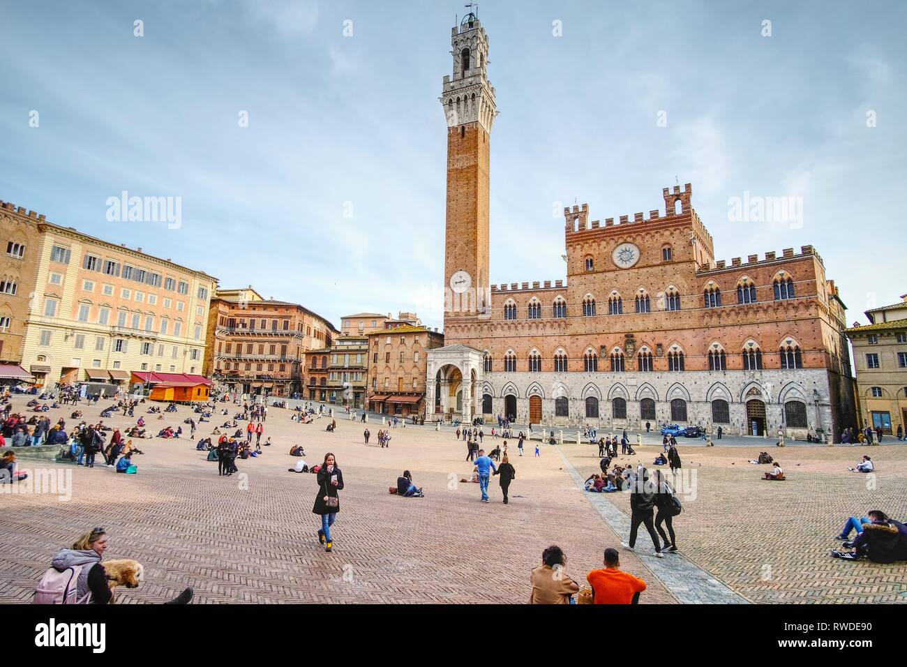 Siena, Italien - 03. März 2019: Piazza del Campo in der toskanischen Stadt, in der Nähe von Florenz in Italien. Der Platz ist berühmt in der ganzen Welt als die berühmten Pali Stockfoto
