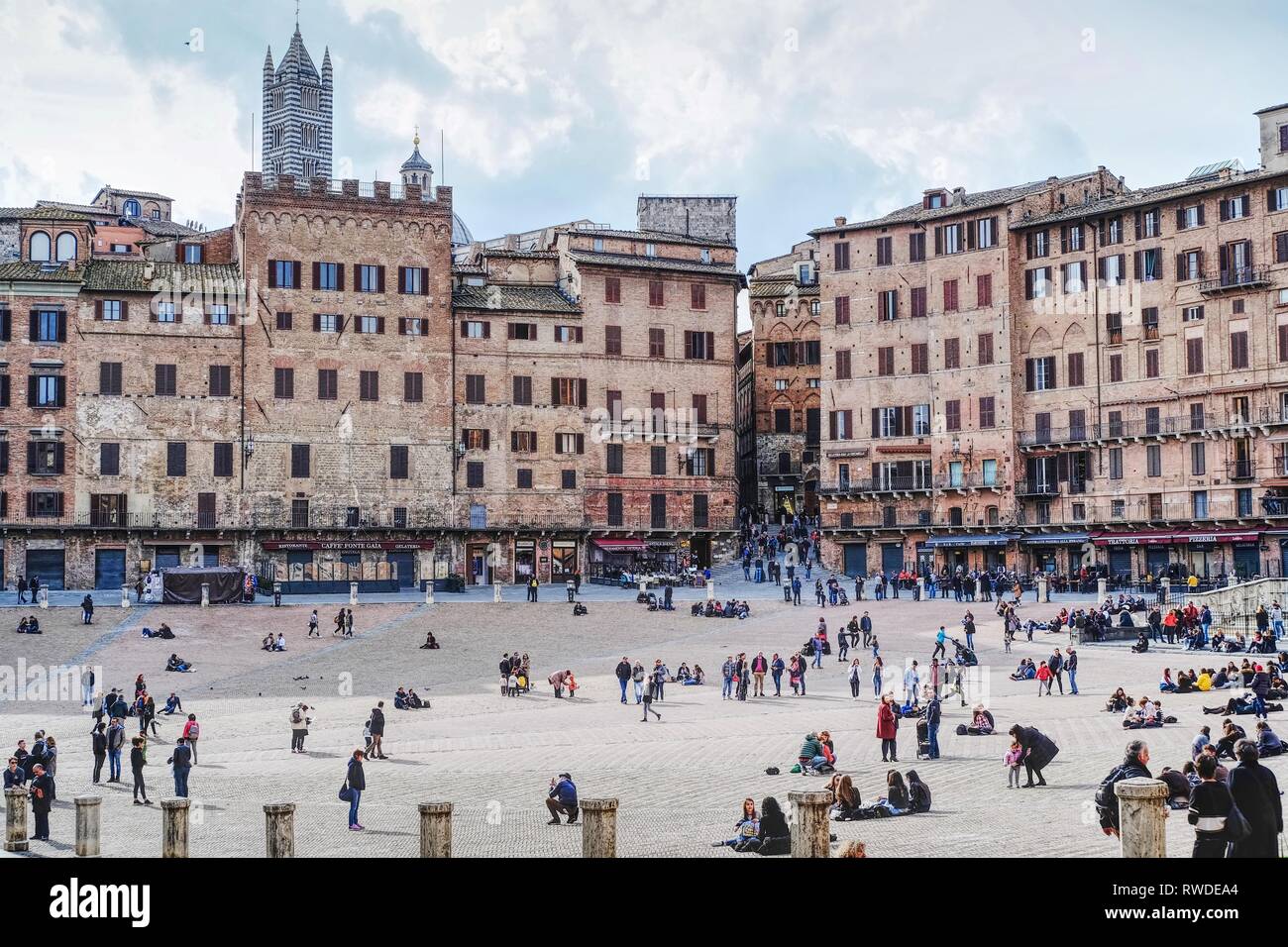 Siena, Italien - 03. März 2019: Piazza del Campo in der toskanischen Stadt, in der Nähe von Florenz in Italien. Der Platz ist berühmt in der ganzen Welt als die berühmten Pali Stockfoto