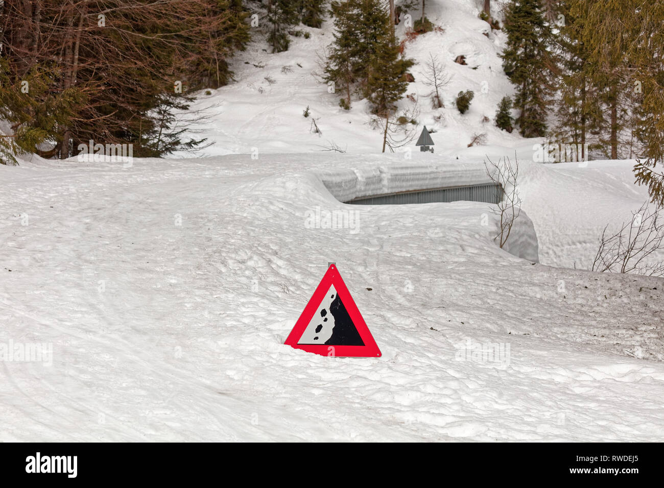 Extreme Schneedecke in Laternser Tal in der Saison 2018/2019 - Bregenzer Wald, Vorarlberg, Österreich Stockfoto